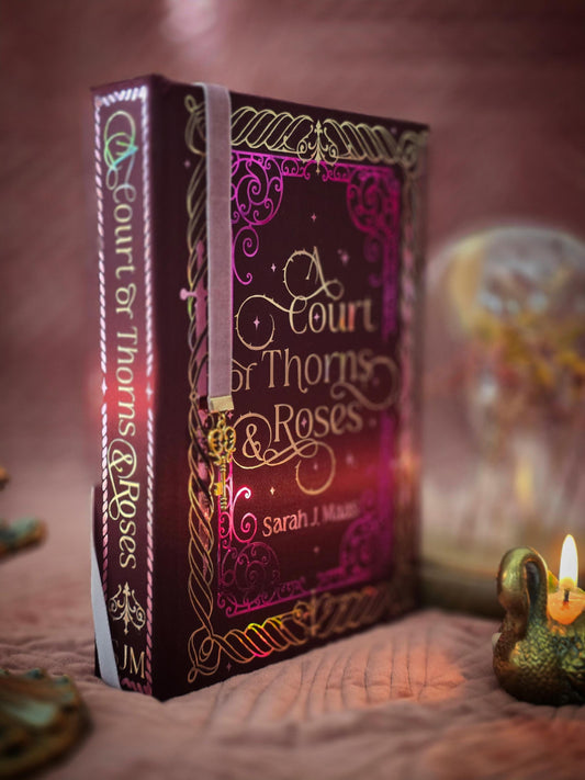 A Courth Of Thorns And Roses by Sarah J. Maas
